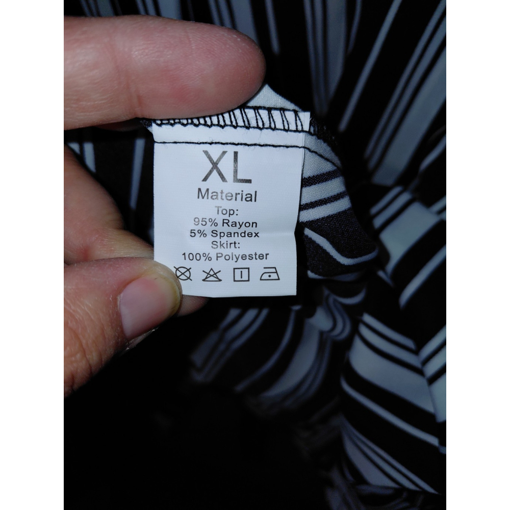 Women's Striped Short Sleeve Lined Dress XL Black and White New Without Tags - Picture 3 of 4